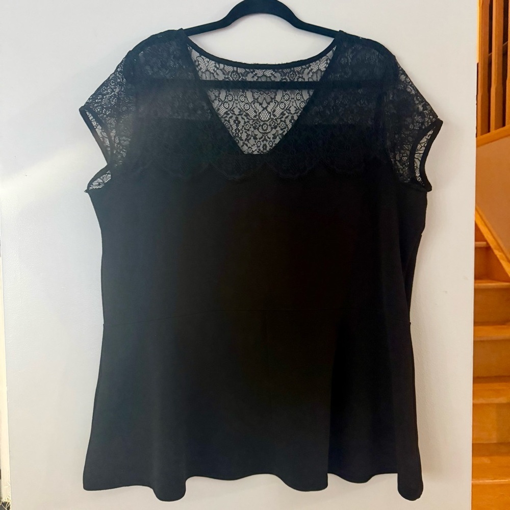 😸Michel Studio Black Lace Overlay Fay to Evening Top